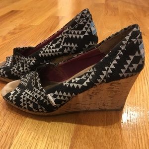 MUST GO! TOMS Cork Wedges with Black+Silver Print